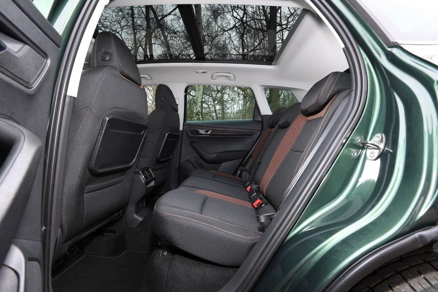 Интерьер Skoda Karoq 4x4 Scout 2018 года  (UK) (фото 12 из 18)